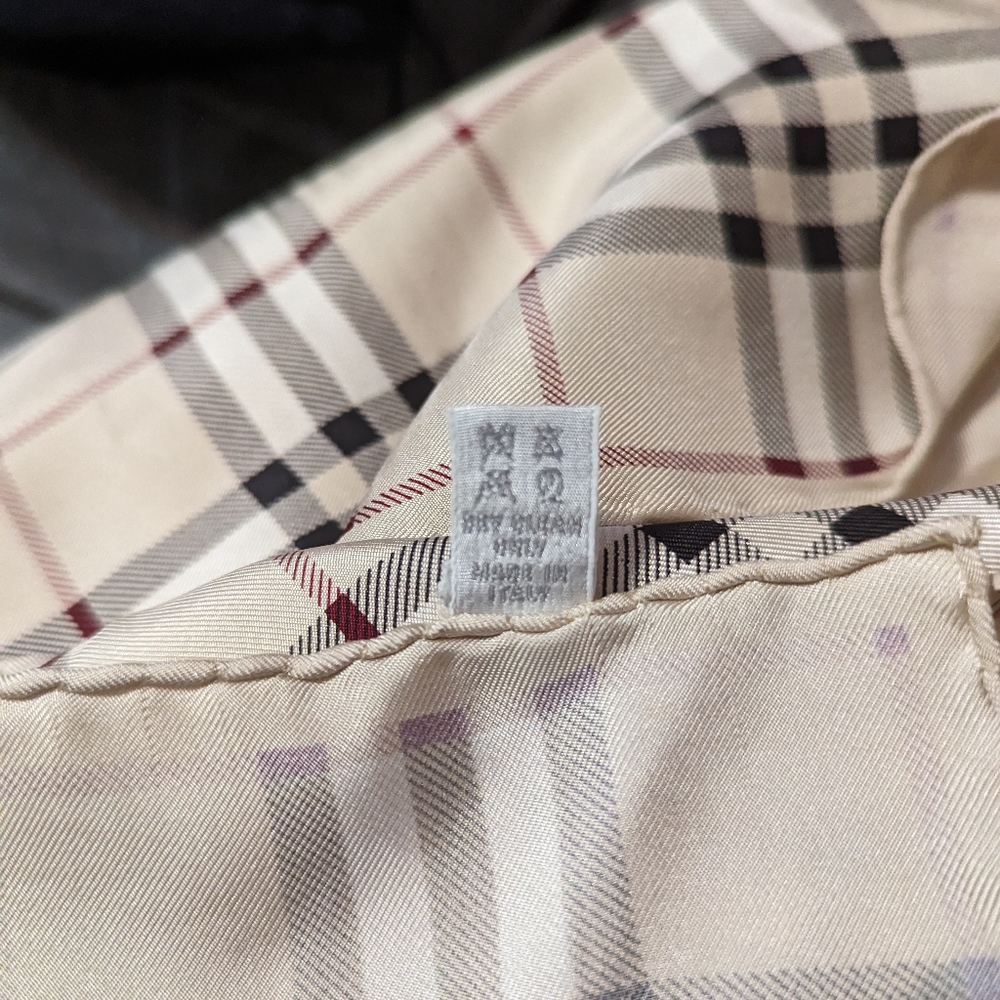 BURBERRY 100% Silk Checkers Scarf Like New! - Picture 4 of 9